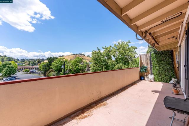 2345 Paloma Ct, Pinole CA: https://media.crmls.org/mediaz/67873064-d349-45b3-889e-acd285a06f21.jpg