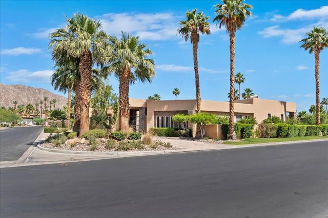 55830 Cherry Hills Drive, La Quinta CA: https://media.crmls.org/mediaz/6787ad0b-3c3c-4c1d-8707-eed006e725e8.jpg