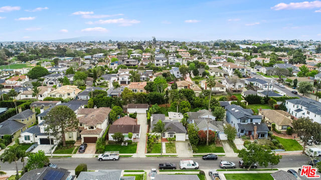 1420 21st Street, Manhattan Beach, California 90266, 2 Bedrooms Bedrooms, ,2 BathroomsBathrooms,Residential,Sold,21st,24395415