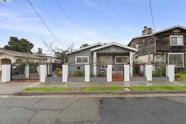 Image 2 of 45 For 3932 Gardenia Pl