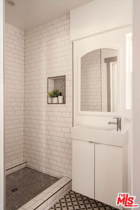 4148 Brunswick Avenue, Los Angeles CA: https://media.crmls.org/mediaz/67891c94-cf39-42e7-8559-859337d2ce83.jpg