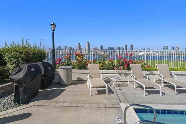 1099 1st St, Coronado CA: https://media.crmls.org/mediaz/678986e0-06a3-465b-819c-8240bd142db8.jpg