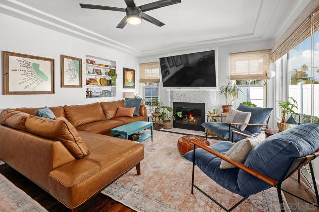 800 3rd St, Coronado CA: https://media.crmls.org/mediaz/6789a128-4cd8-42a7-941e-63fac931cb8e.jpg