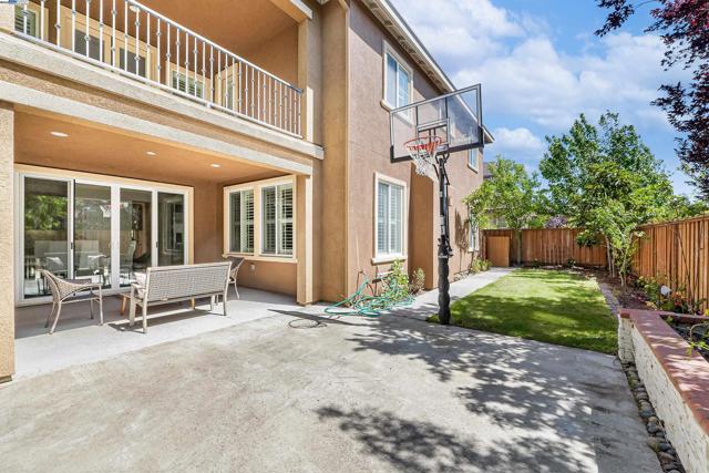 7818 Kennard Ln, San Ramon CA: https://media.crmls.org/mediaz/6789e601-45fb-471f-bc0a-ca8969409b41.jpg