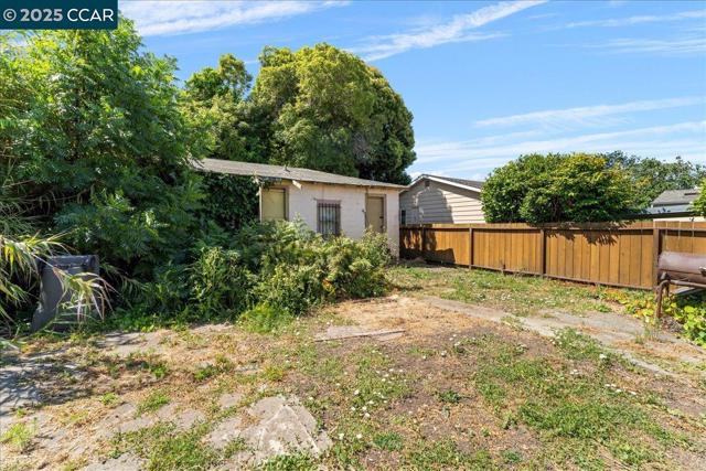 1229 55Th St, Emeryville CA: https://media.crmls.org/mediaz/678aa640-221a-4958-9676-60d8a8ead6af.jpg