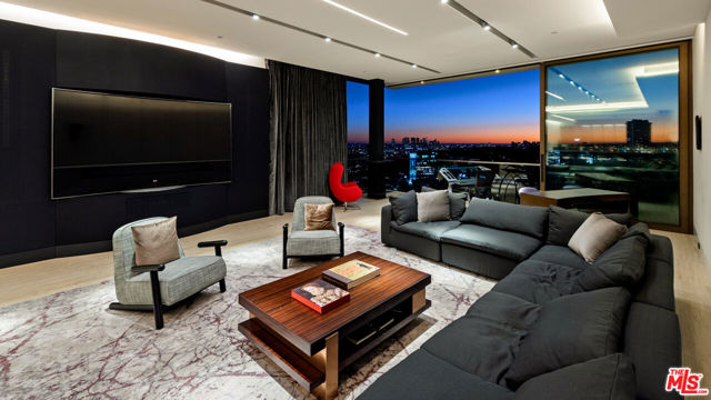 1305 Collingwood Place, Los Angeles CA: https://media.crmls.org/mediaz/678ac3cc-e08f-4be4-9db4-90d6f20e647e.jpg