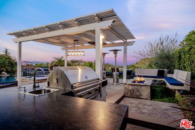 6 Bed Home for Sale in Calabasas, California