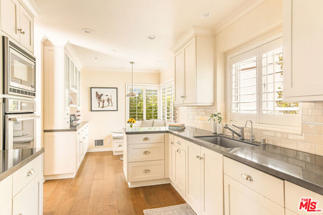 678 Loring Avenue, Los Angeles CA: https://media.crmls.org/mediaz/678b281d-167d-4875-b7fa-4ca761da7b1a.jpg