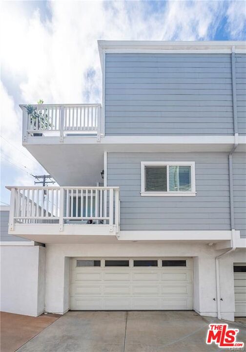 1202 Tennyson Street, Manhattan Beach CA: https://media.crmls.org/mediaz/678b3203-f70b-4b05-b045-b71a8a6ca98b.jpg