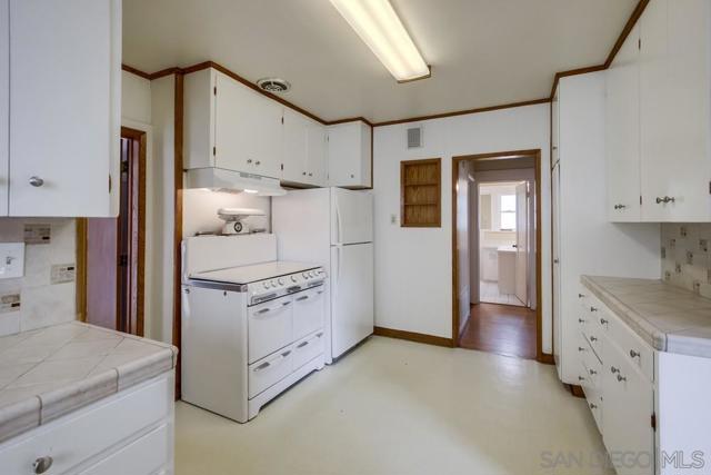 2019 Fort Stockton Dr, San Diego CA: https://media.crmls.org/mediaz/678b6976-8949-47dc-8a28-38f27248cb1e.jpg