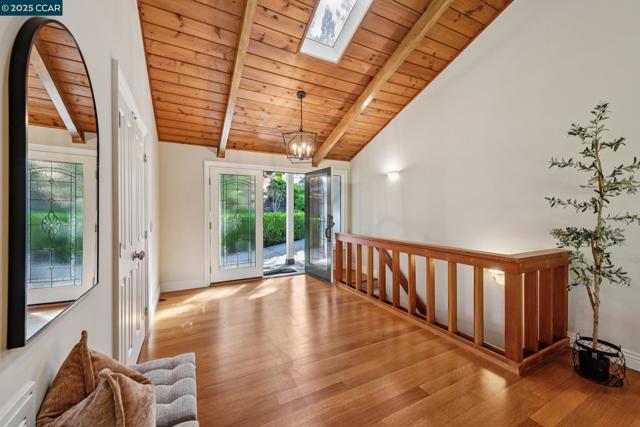 1149 Camino Vallecito, Lafayette CA: https://media.crmls.org/mediaz/678b9046-babf-4b91-9433-d81dbcd8e8b8.jpg
