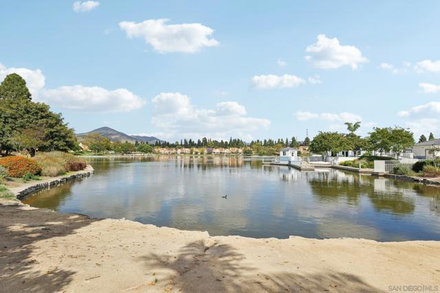 2077 Lakeridge Circle, Chula Vista CA: https://media.crmls.org/mediaz/678bf723-d38b-43f2-a66e-0a7b2774aaf8.jpg