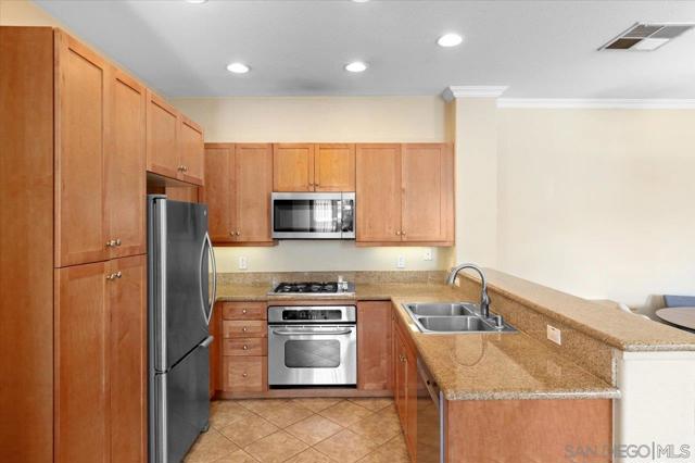 11121 Catarina Lane, San Diego CA: https://media.crmls.org/mediaz/678c1523-0d5f-4ca6-b1b1-3175ee832ad8.jpg