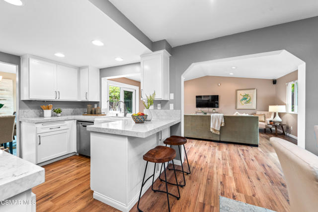 719 Westfield Court, Ventura CA: https://media.crmls.org/mediaz/678c6255-b957-4119-a63c-29db0984c8d1.jpg