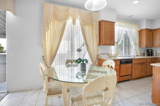 778 Avenida De La Barca, Chula Vista CA: https://media.crmls.org/mediaz/678c7035-1a8b-4111-aa1f-b5b1e71caf95.jpg