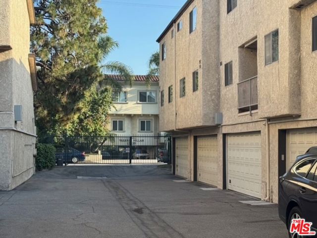 13609 Valerio Street, Van Nuys CA: https://media.crmls.org/mediaz/678cbd9e-d5e9-4e68-9ef7-6a0d2019b7d9.jpg