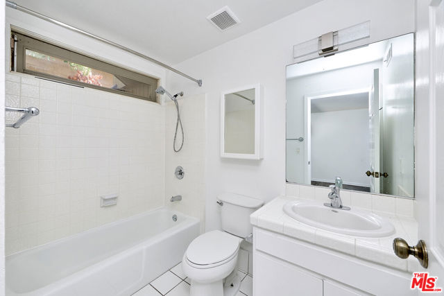 253 Fairview Street, Laguna Beach CA: https://media.crmls.org/mediaz/678cc115-7c6d-4a24-a771-fb03c968c129.jpg