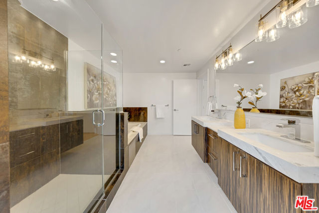 1529 S Westgate Avenue, Los Angeles CA: https://media.crmls.org/mediaz/678e97dc-a74e-4c9c-bc6d-073e9d348f34.jpg