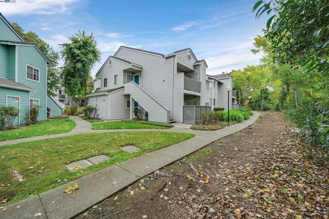 205 Dursey Dr, Pinole CA: https://media.crmls.org/mediaz/678f18ea-4958-41fd-8a00-a132598656f9.jpg
