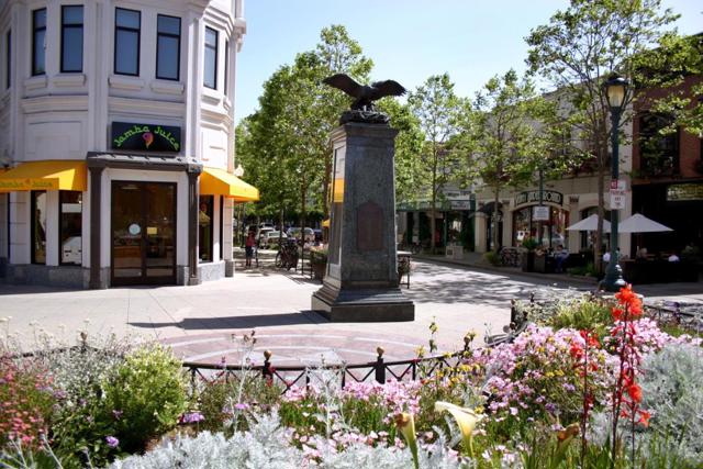 515 Chestnut Street, Santa Cruz CA: https://media.crmls.org/mediaz/678f25f7-8546-4a67-a98c-9c8f51b279de.jpg