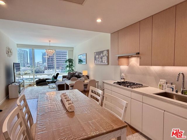 877 Francisco Street, Los Angeles CA: https://media.crmls.org/mediaz/678f7fba-cdb1-4651-bdf4-42086525460a.jpg
