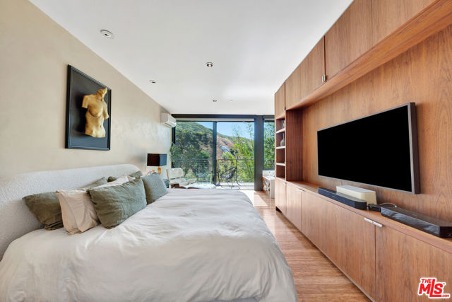 2020 Wattles Drive, Los Angeles CA: https://media.crmls.org/mediaz/678f8548-5746-42d1-89f5-9e4625a1d416.jpg