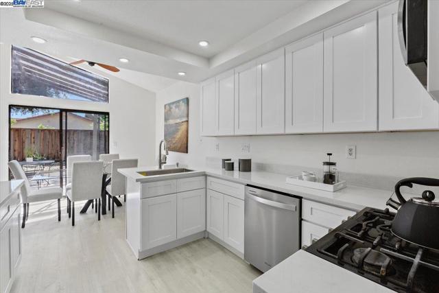 32948 Soquel St, Union City CA: https://media.crmls.org/mediaz/67902be4-6fe0-4dc8-a561-179f63e2b875.jpg