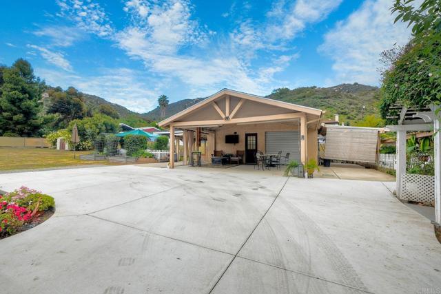 3097 Hidden Creek, Escondido CA: https://media.crmls.org/mediaz/67906689-602a-4b78-a92c-b166407e513c.jpg