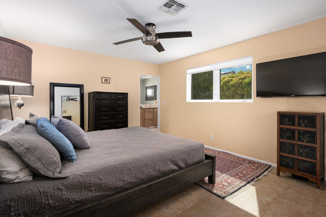 590 N Plaza Amigo, Palm Springs, CA 92262
