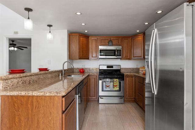 Detail Gallery Image 33 of 42 For 333 Melrose Dr. #F,  Vista,  CA 92083 - 1 Beds | 1 Baths