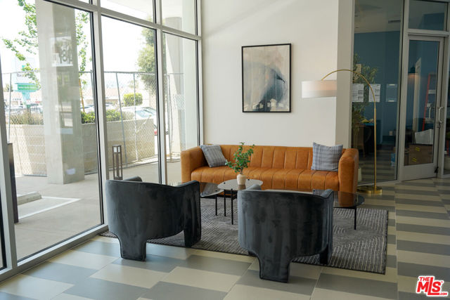 800 Western Avenue, Los Angeles CA: https://media.crmls.org/mediaz/6790b133-61cc-47af-b236-870a3061e780.jpg