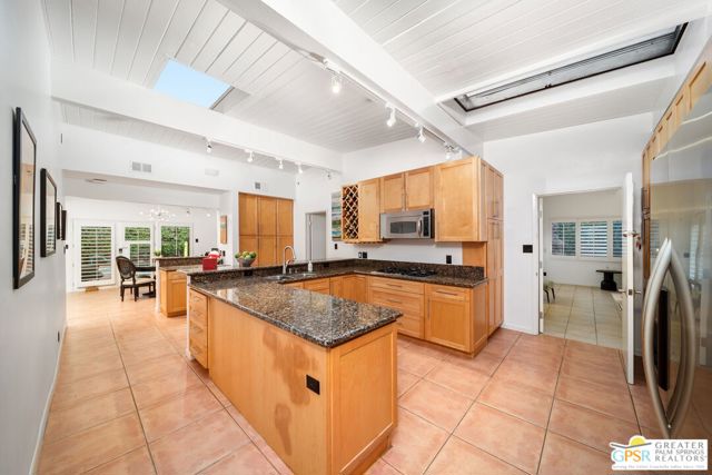 695 N Monterey Road, Palm Springs CA: https://media.crmls.org/mediaz/6790ca08-eb21-4dae-bb1c-bc09f50b12ae.jpg