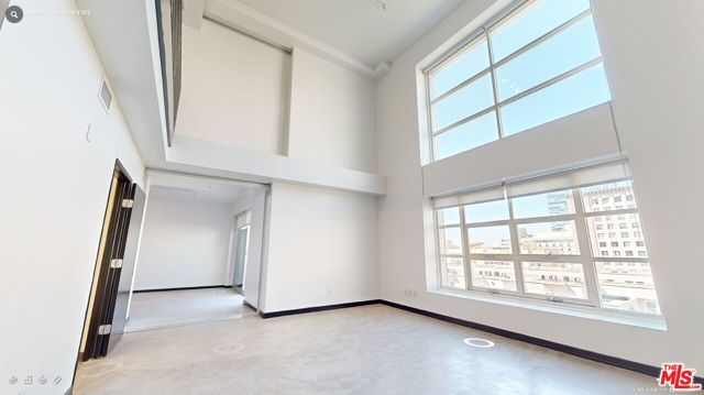 1000 S Hope Street, Los Angeles CA: https://media.crmls.org/mediaz/67910838-f300-44fa-b527-4d74911df46e.jpg