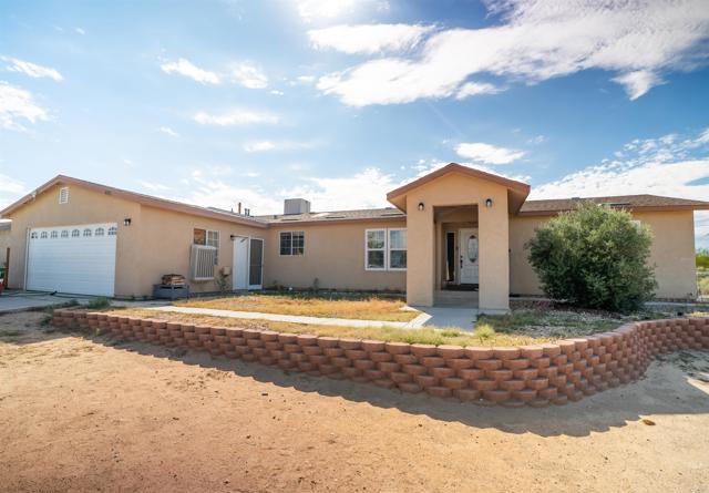 Detail Gallery Image 2 of 19 For 4740 Flying H Rd, Twentynine Palms,  CA 92277 - 3 Beds | 2 Baths