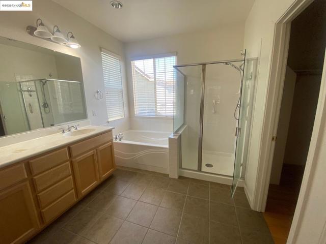 5509 Vista Ct, Richmond CA: https://media.crmls.org/mediaz/6791baa5-7fac-441d-b3d2-d618fc2bc873.jpg