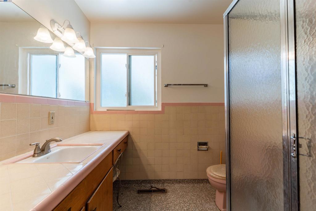 https://media.crmls.org/mediaz/6792146d-257d-443d-b33e-d48e8a7d7e55.jpg?preset=X-Large
