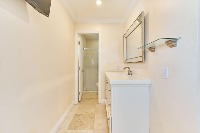 83175 Rue Paray, Thermal CA: https://media.crmls.org/mediaz/67923473-476a-4796-925d-0d19d96f8522.jpg