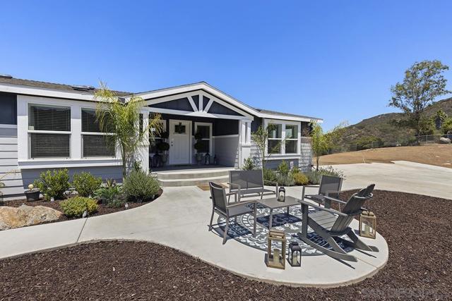 4027 Sumac Summit, Fallbrook CA: https://media.crmls.org/mediaz/679281d9-81b2-4180-8e5a-963642950605.jpg