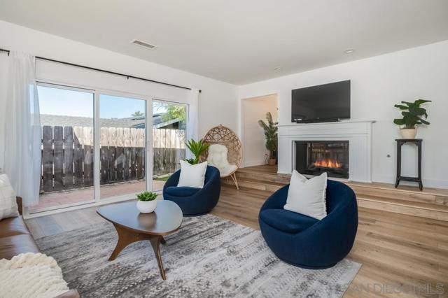 7634 Flag Lake, San Diego CA: https://media.crmls.org/mediaz/679295c0-2056-4e50-98f9-07e5dddf29e1.jpg