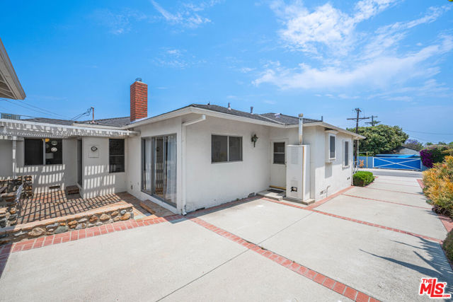 7711 Naylor Avenue, Los Angeles, California 90045, 3 Bedrooms Bedrooms, ,2 BathroomsBathrooms,Single Family Residence,For Sale,Naylor,24413387