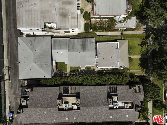 938 15th Street, Santa Monica CA: https://media.crmls.org/mediaz/6794bf8b-d09a-40e5-9fbd-d70653602895.jpg