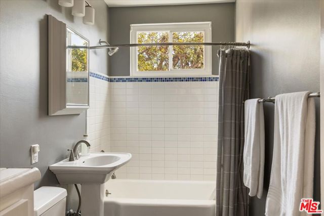 340 S Madison Way, Glendale CA: https://media.crmls.org/mediaz/6795038d-496f-4512-a5a4-d4e1bf8b49f4.jpg
