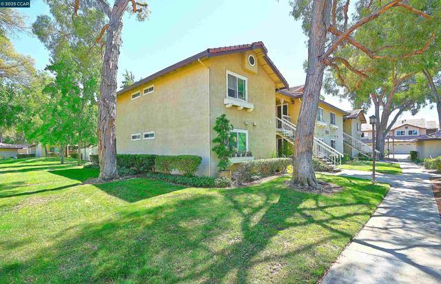 1324 Chateau Cmn, Livermore CA: https://media.crmls.org/mediaz/6795b393-9c16-4f51-a583-b1ffcc629f97.jpg