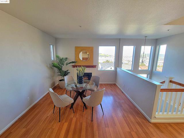 386 Bay Ridge Drive, Daly City CA: https://media.crmls.org/mediaz/6796103d-199d-4d49-9ffe-906e02391511.jpg