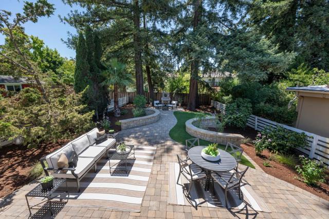 9 INNER Circle, Redwood City CA: https://media.crmls.org/mediaz/67969222-97cf-4dc4-b4da-104fe13d3ca3.jpg
