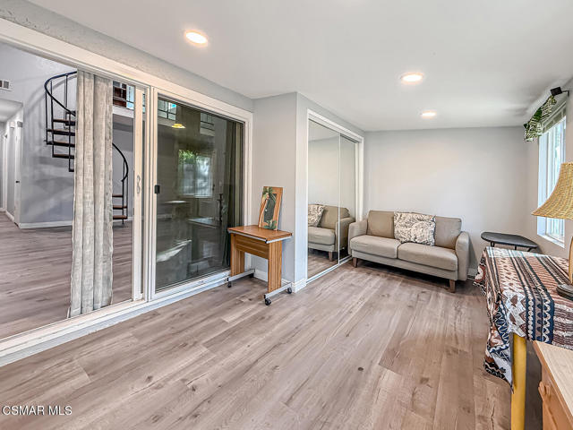 2098 Covington Avenue, Simi Valley CA: https://media.crmls.org/mediaz/679713ac-b731-4936-9773-932da24ac8a2.jpg