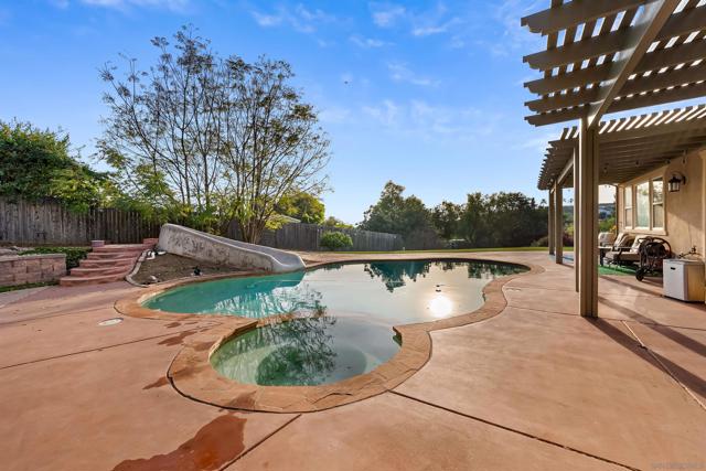 2157 Hidden Springs Dr, El Cajon CA: https://media.crmls.org/mediaz/67979a2c-d76e-42ce-9e5b-11fc0789626d.jpg