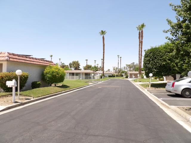34451 Calle Las Palmas, Cathedral City CA: https://media.crmls.org/mediaz/6797b3ea-f25a-45e6-999c-fe0aa132f664.jpg