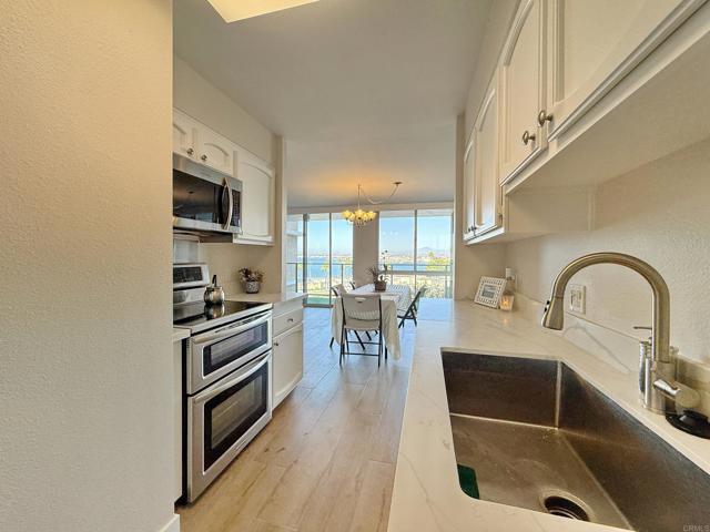 1820 Avenida del Mundo, Coronado CA: https://media.crmls.org/mediaz/6797bb9a-d62a-4939-adf6-6494267b8fce.jpg