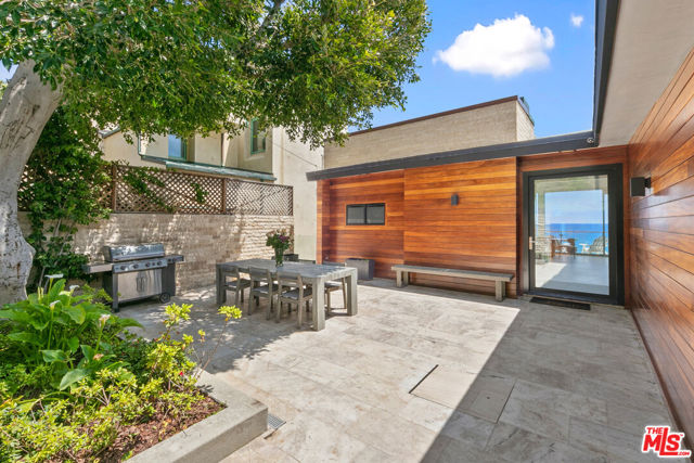 24928 Malibu Road, Malibu CA: https://media.crmls.org/mediaz/67982f17-33dc-469c-86f5-4df05fc60a48.jpg